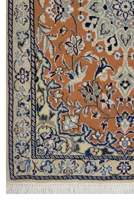 تصویر فرش دستباف نایین پشتی ۹لا طرح لچک ترنج پشم و ابریشم مسی