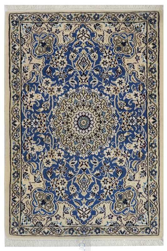 تصویر فرش دستباف نایین پشتی ۹لا طرح لچک ترنج پشم و ابریشم آبی